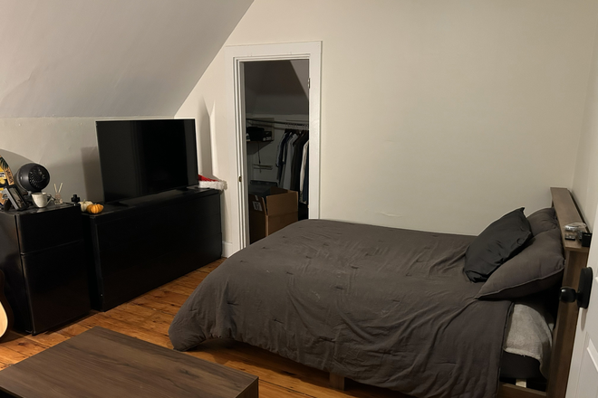 Bedroom - queen-size bed, dresser - Large Furnished Room Near BU