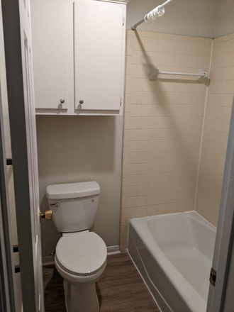 Bathroom - Need a place for the Spring Semester? This is it! House