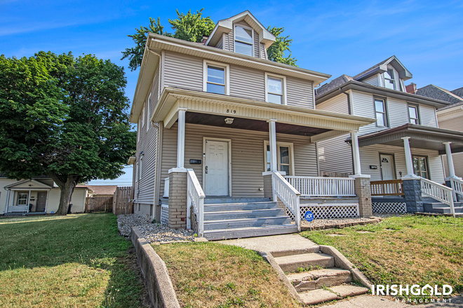 Front of home - 819 East Washington Street