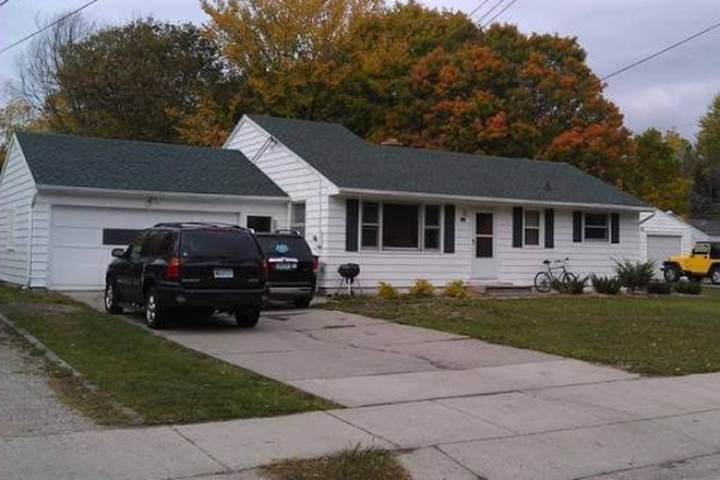 outside street view - Off-Campus House