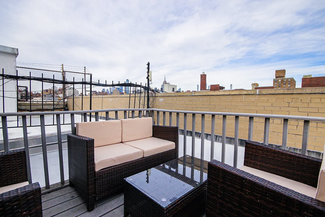 Rooftop - Bedroom in top-floor duplex with patio!
