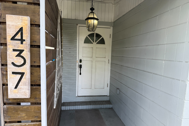 Front Enterence to House - ALL UTILITIES INCLUDED! Fully Furnished 3BR/2BA Near USF – Perfect for Students House