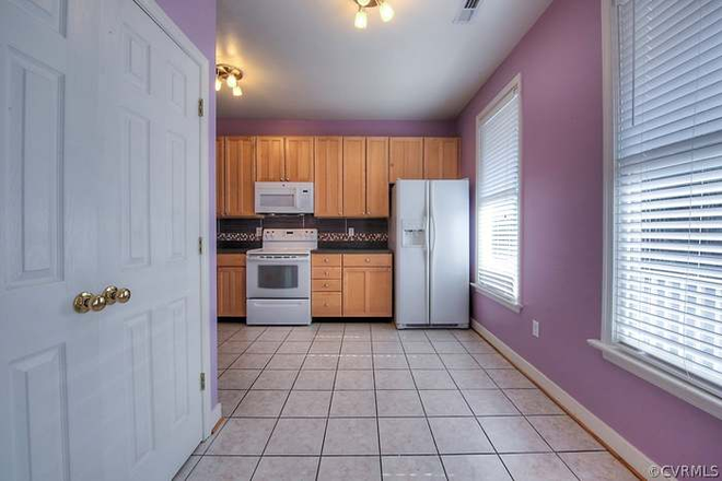 Kitchen - Lease start from July 15, 4 bed 2.5 bath spacious house!