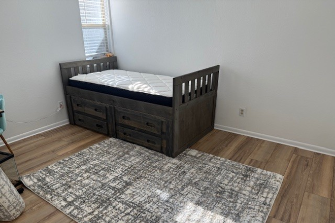 Bedroom - Chisholm Trail Condo close to campus