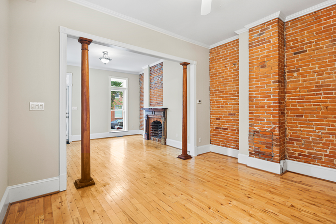 Front Living area - Gough Street Townhome