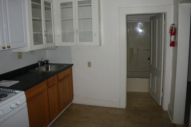 Kitchen - 2 Bedroom, Walk to UVM, Off street parking Apartments