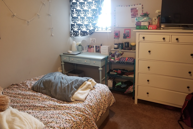 Bedroom - Temple Villas-1522 Diamond St, Unit A Apartments