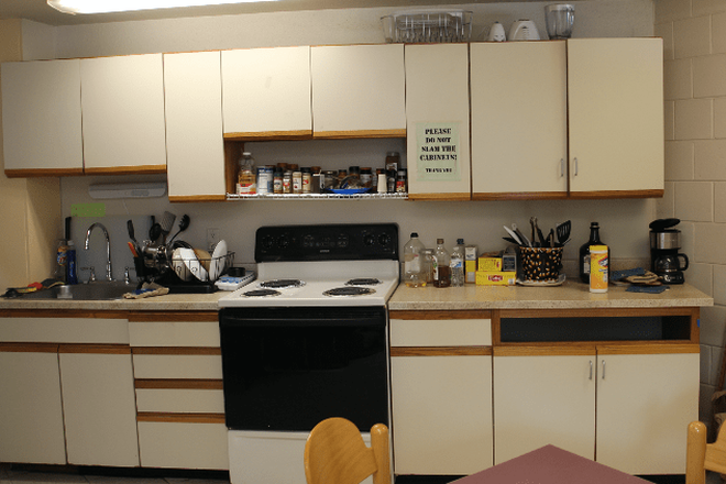 Shared Kitchenette - Hillel House at UMass Amherst