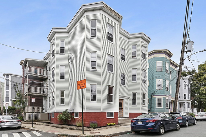 Building - Beautiful sunny 3 bed / 1 bath! Condo
