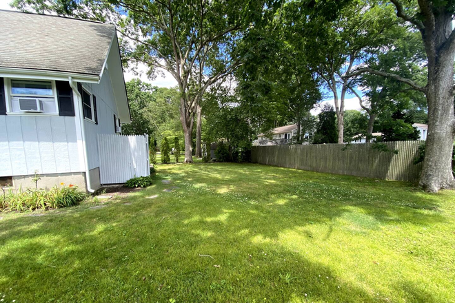 Yard - 97 Tupelo Trail, Narragansett House