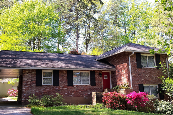 Front yard - Fully furnished house - 4 beds/2 baths - 0.6 mile from Emory campus- $950 per room.