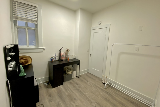 Bedroom - Room Available in Shared 3BD/1BTH Apartment in Southside