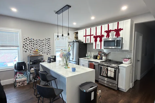 Kitchen - 1 Bedroom Sublet on Mission Hill