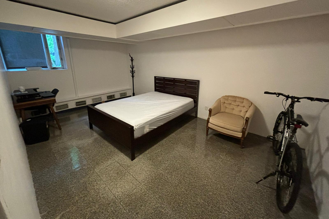 Bedroom - HUH Apartment Sublet - 12 Peabody Terrace