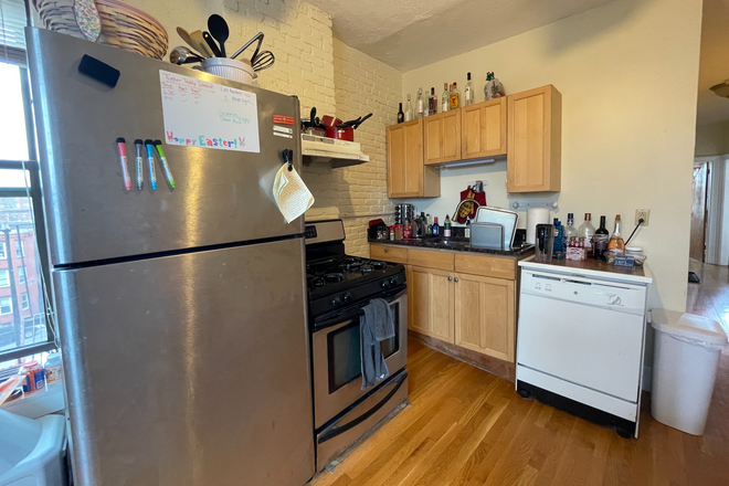 ... - FANTASTIC 3 BD APARTMENT HOT WATER IS INCLUDED || PETS FRIENDLY