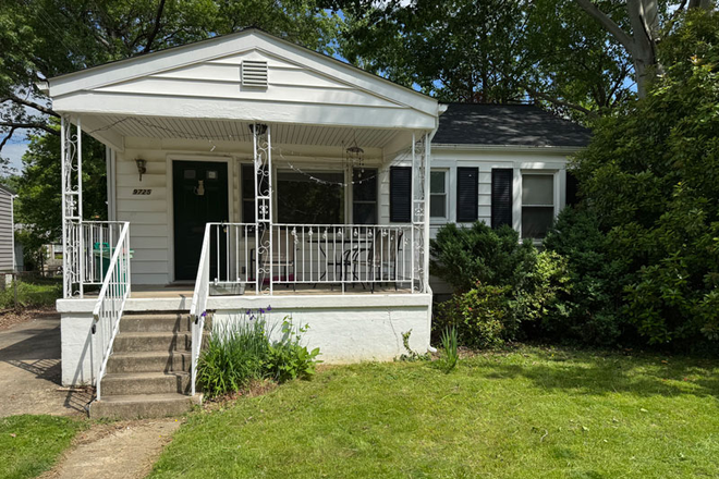 Front porch - 4 BR/2 BA in quiet Hollywood neighborhood of College Park