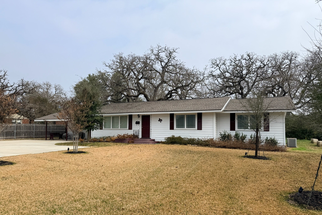 Exterior View - Historic District! Located across the street from Brison Park and TAMU. Can't get closer to campus.
