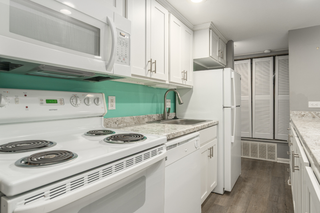 Kitchen - Campus Hill apartment