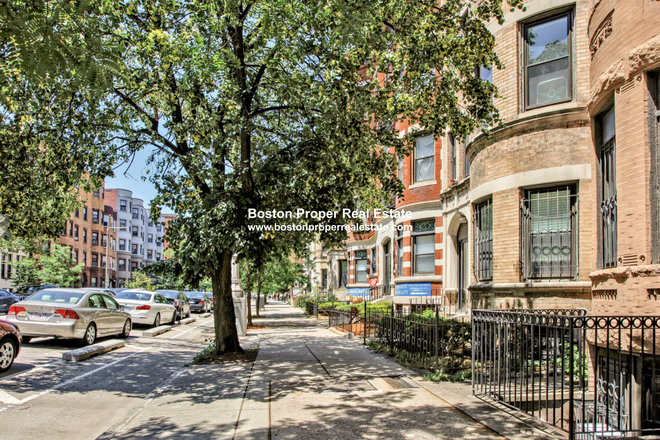 A - Great unit right next to Whole Foods in Symphony *NO FEE Apartments