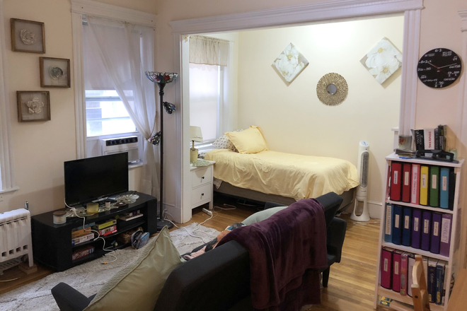 Studio - Cozy Studio on Peterborough St! Avail 9/1