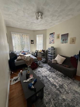 LIVING - NO BROKER FEE! LOCATION!! STUDIO WITH HEAT AND HOT WATER INCLUDED! 9/1/26!