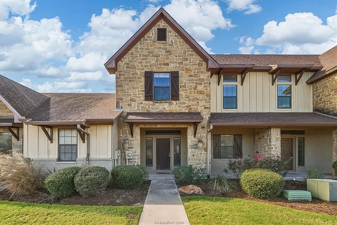 Front - First Month Free!! Barracks - 3323 General Parkway