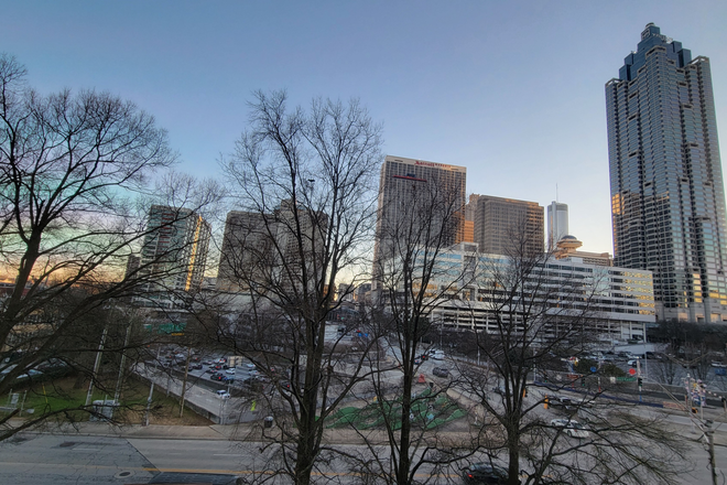 Breathtaking 5th floor window view! - Renaissance Lofts Highrise only 0.3 miles from GSU!
