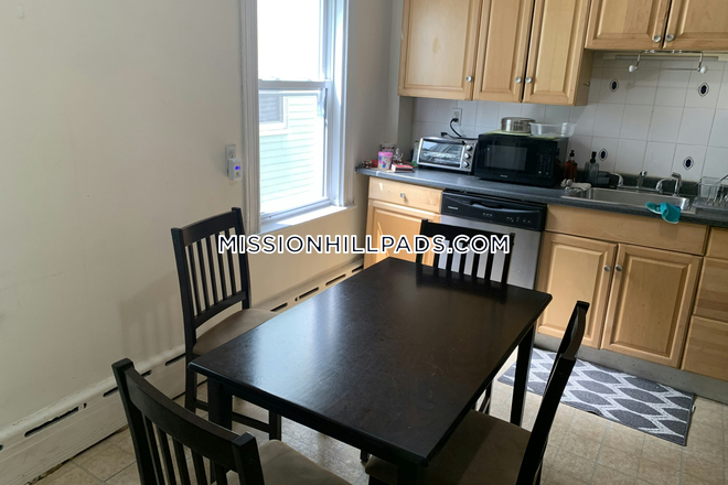 Kitchen - New Listing!!- 9/1/25- Darling St - 4bd/1 bath Apartments