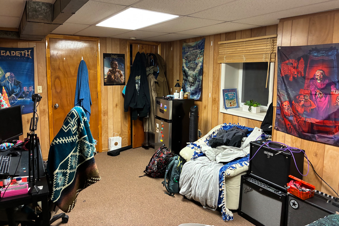 Large Private Bedroom - Private Room Near UMD/Paint Branch trail