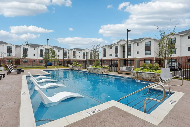 Pool - 551 North