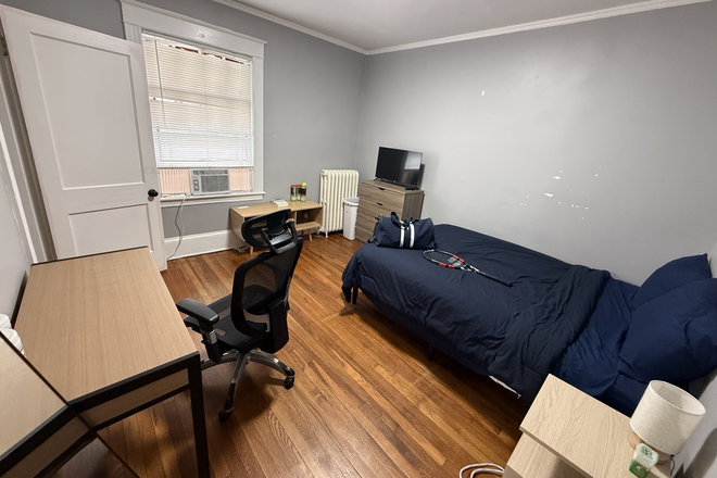 bedroom - 4 Bedrooms / 2 Bathrooms, available June – end of August , 2026 - $1200-$1300 / month