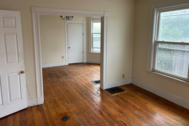 Call NOW for showings! 617-236-8600 - ALBION ST - *NO FEE* DUPLEX 4BR/1BA NEAR MAGOUN SQ *AVAIL NOW* W/ LNDRY IN UNIT, DW, RNTL PRK, YARD! Apartments