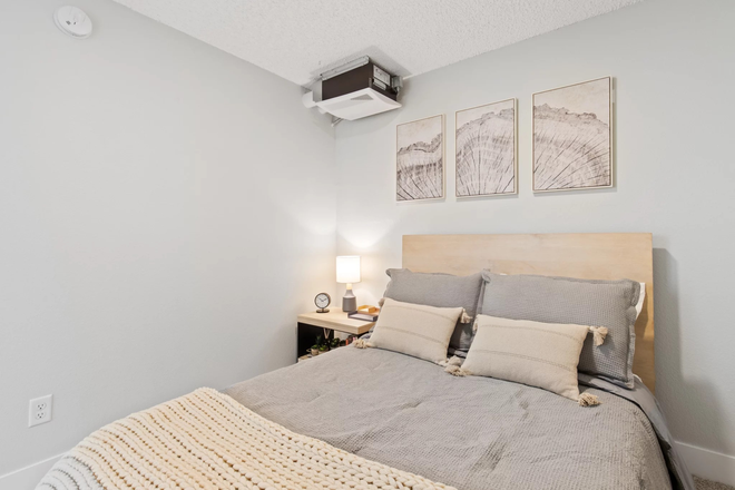 Bedroom - Furnished Room in Boulder - Amazing Deal at Mountainaire Apartments! - Girls only