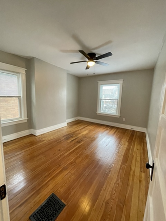 Bedroom 1 - Spacious 4bed/2bath duplex walking distance to Ludlow Street, UC Campus, and Good Samaritan Hospital Duplex