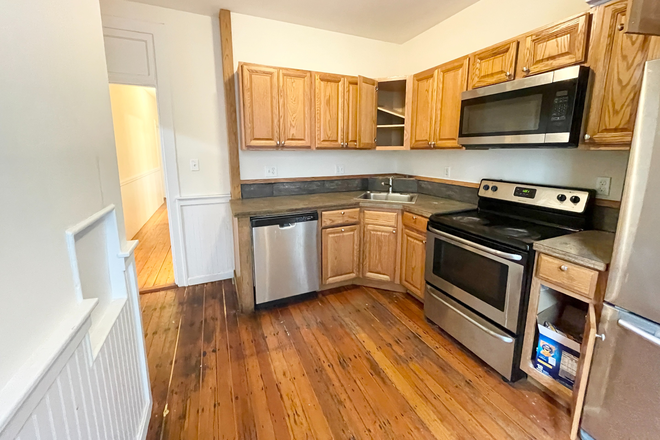 Kitchen - Laundry | Stainless Steel and Granite | Walk to Orange and Green Lines