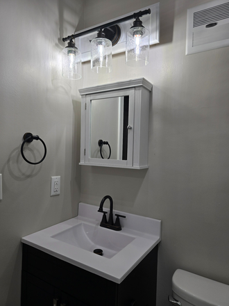 Bathroom - 1 bedroom with private bath House