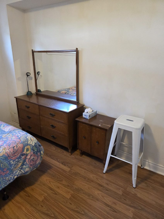 Bedroom - Affordable Private Room for Single Female in North York – Windhill Crescent Townhome