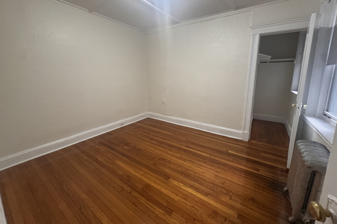 bed - 1/2 Bedroom split Fenway/Kenmore