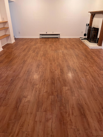 Living room - Spacious, updated 3 bd, 1 bath, utilities included Apartments