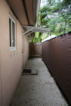 Gated rear entry - Desirable Coconut Grove apt. Close to Campus.