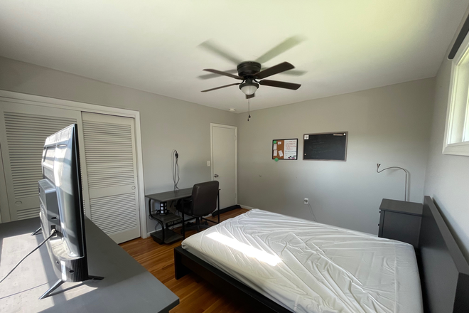 Large Furnished room with excellent natural light - LARGE Furnished Bedroom Steps to Campus Semi-Private BR House