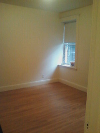 hubrealtyproperties.com - Front facing 2 bedroom split, near Chestnut Hill reservoir and B & D lines Apartments