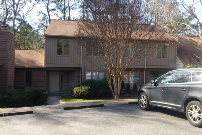 Outside Front View - 2 story townhouse near Eastgate Crossing on CL bus line