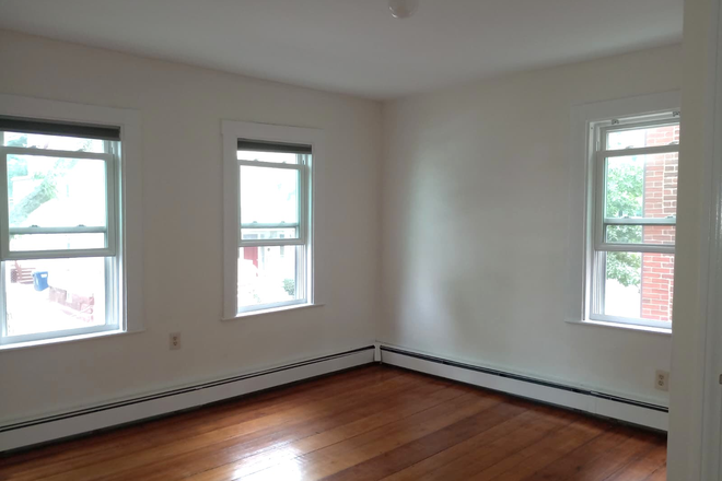 Bedroom 1 - 2 bed, 1 bath condo, 10 mins walk from Kendall Square