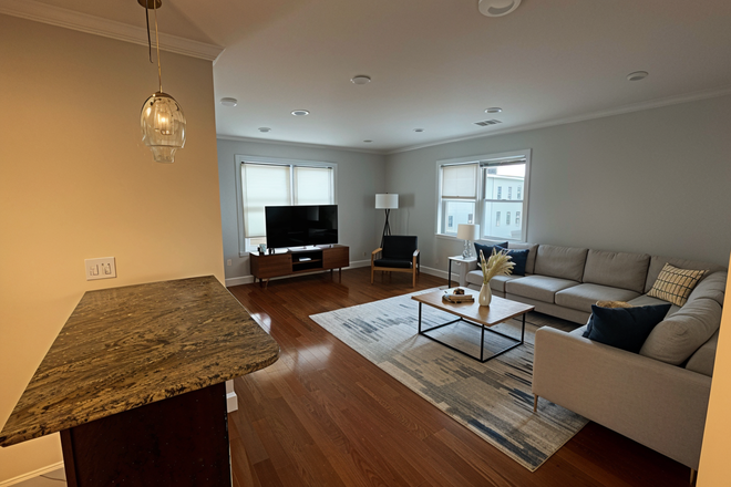 living room (virtually staged) - **NO BROKERS FEE!! Renovated 3 Bed / 1 Bath w/ LAUNDRY IN UNIT! Avail 9/1/26!! Apartments