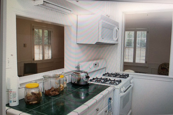 kitchen - Lovely property - within  walking distance to American University. House
