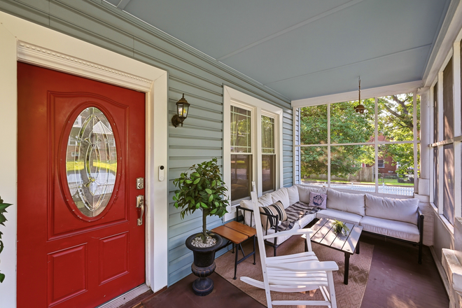 Front Porch - 4810 Fox St - Available Immediately House