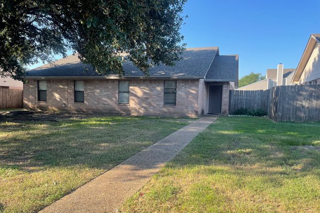 Front of Duplex - 3 Bed / 2 Bath Townhome Near Texas A&M – Great for Roommates, Small Pets Welcome