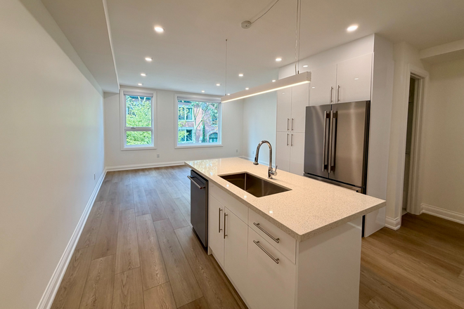 Kitchen Island - 2 Bed/2.5 Bath For Lease Triplex