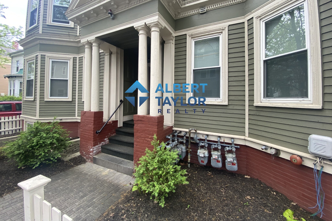 Exterior - Large 5 Bed 2 Bath on Norfolk Street!!